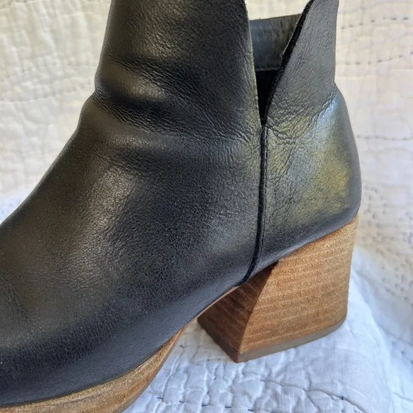 Kork-Ease Leather Ankle Boots - Picture 3 of 12